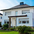 © nomadsoul1 | freepik.com | Europäisches Vorstadthaus