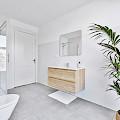 © user24121185 | freepik.com | Innenraum der hellen Toilette mit Topfpflanze und Spültoilette in der Nähe...
